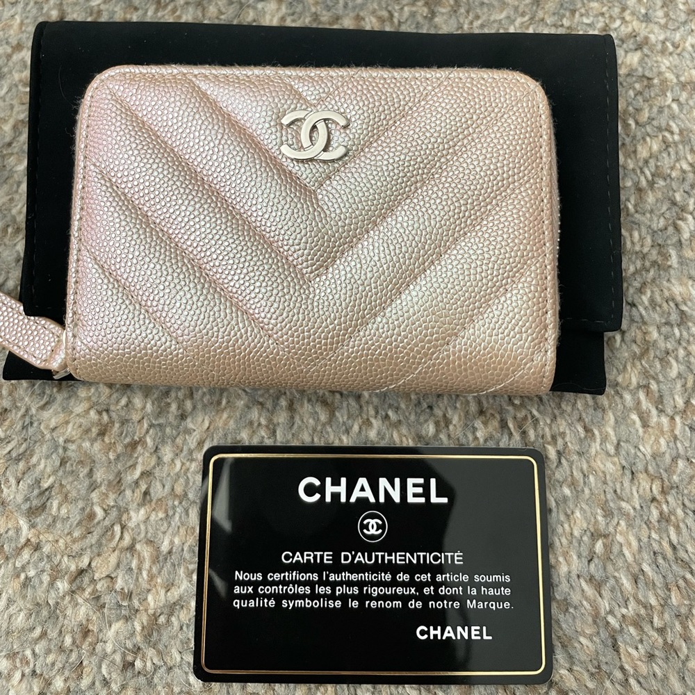 Chanel 17b Iridescent Rose Gold Chevron Zippy Coin Purse Card Holder